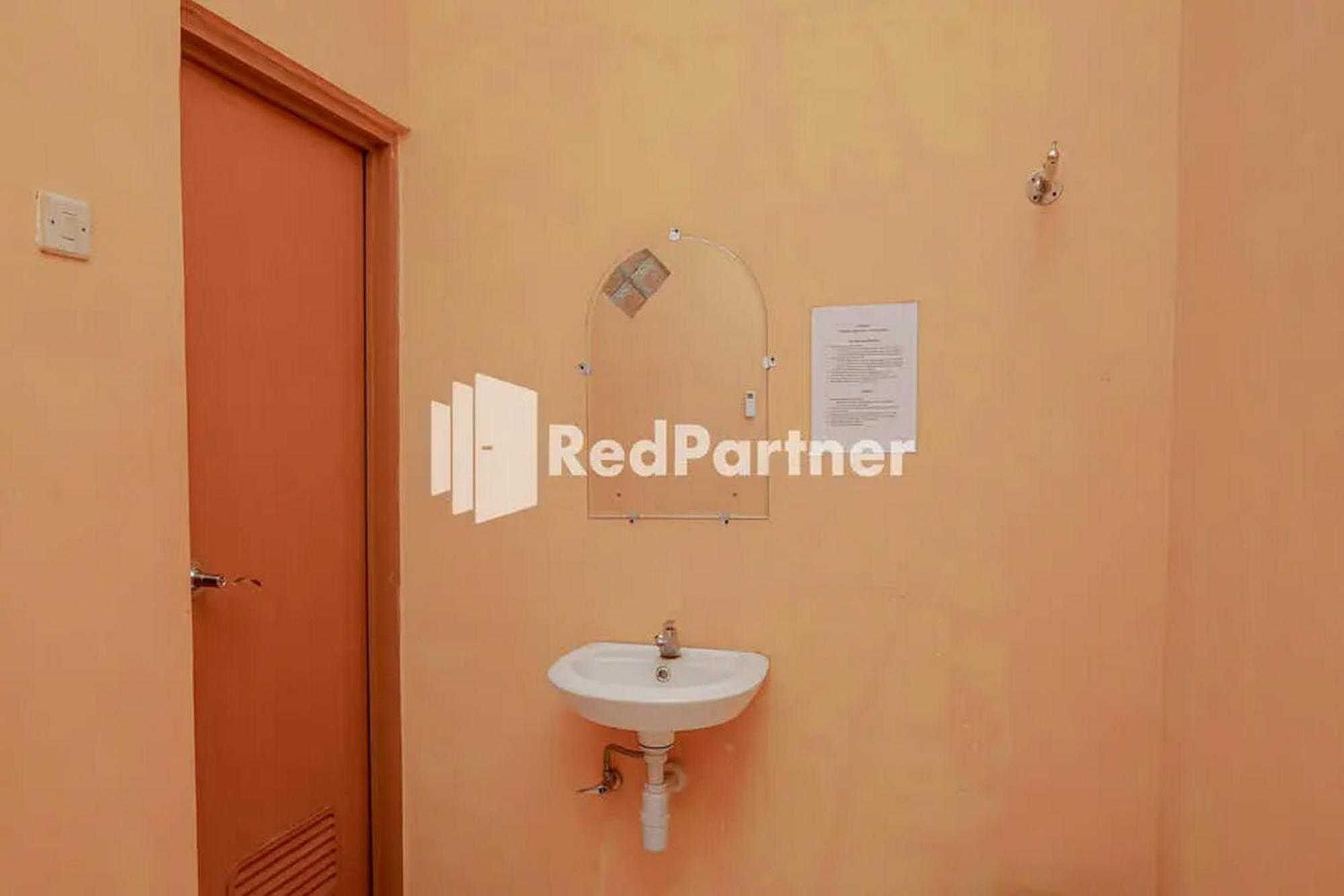 OYO 90511 Pondok Damai Guest House Syariah Cirebon Luaran gambar
