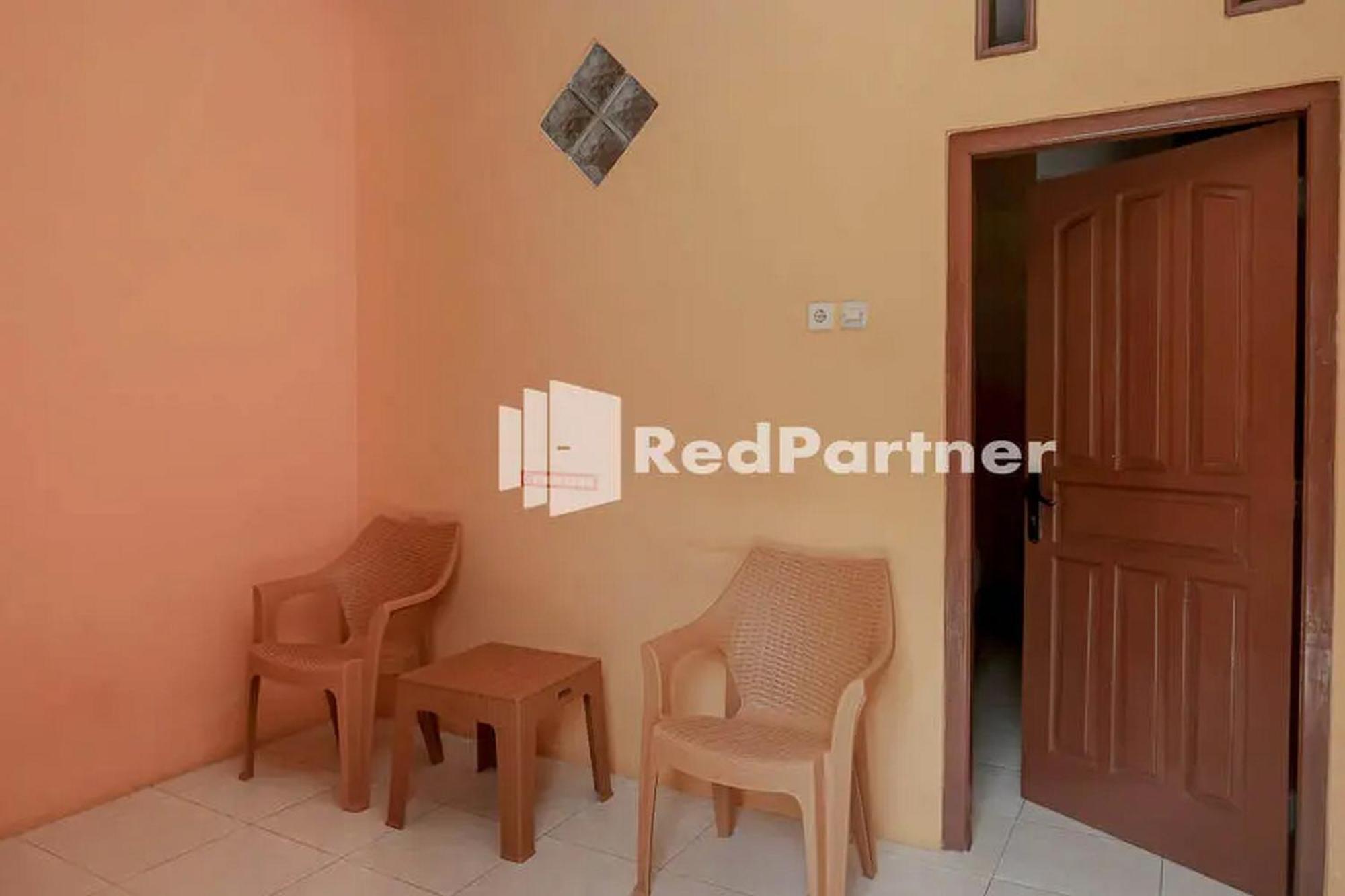 OYO 90511 Pondok Damai Guest House Syariah Cirebon Luaran gambar